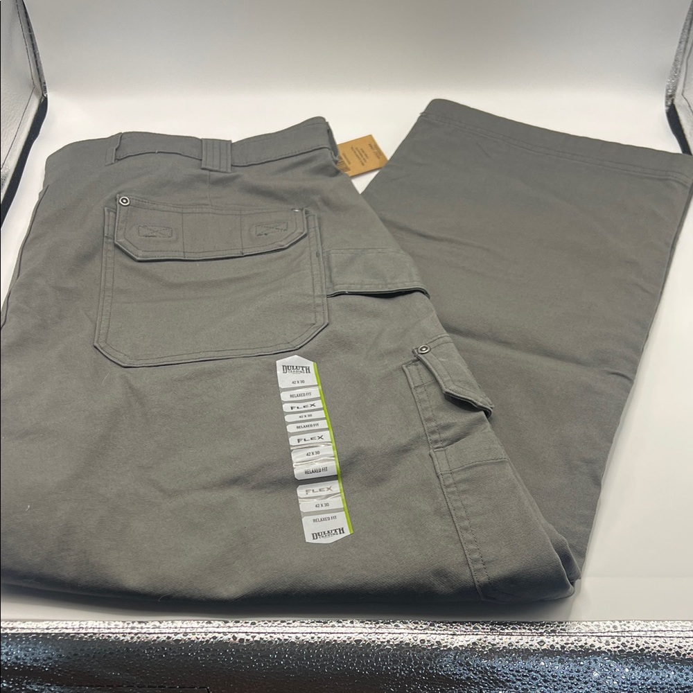 NWT Duluth Trading Co Flex Fire Hose Relaxed Cargo Work Pants 42